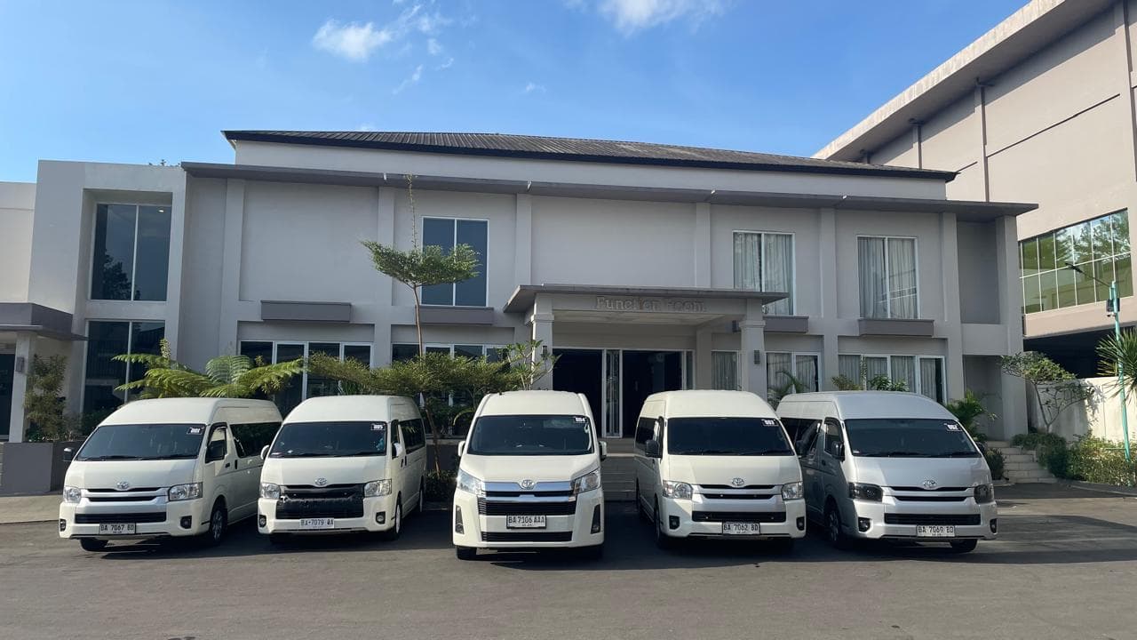 Galeri rental mobil Padang 2