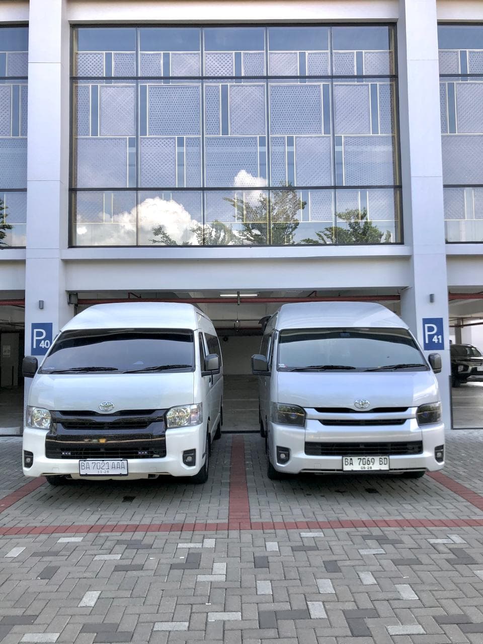 Galeri rental mobil Padang 3