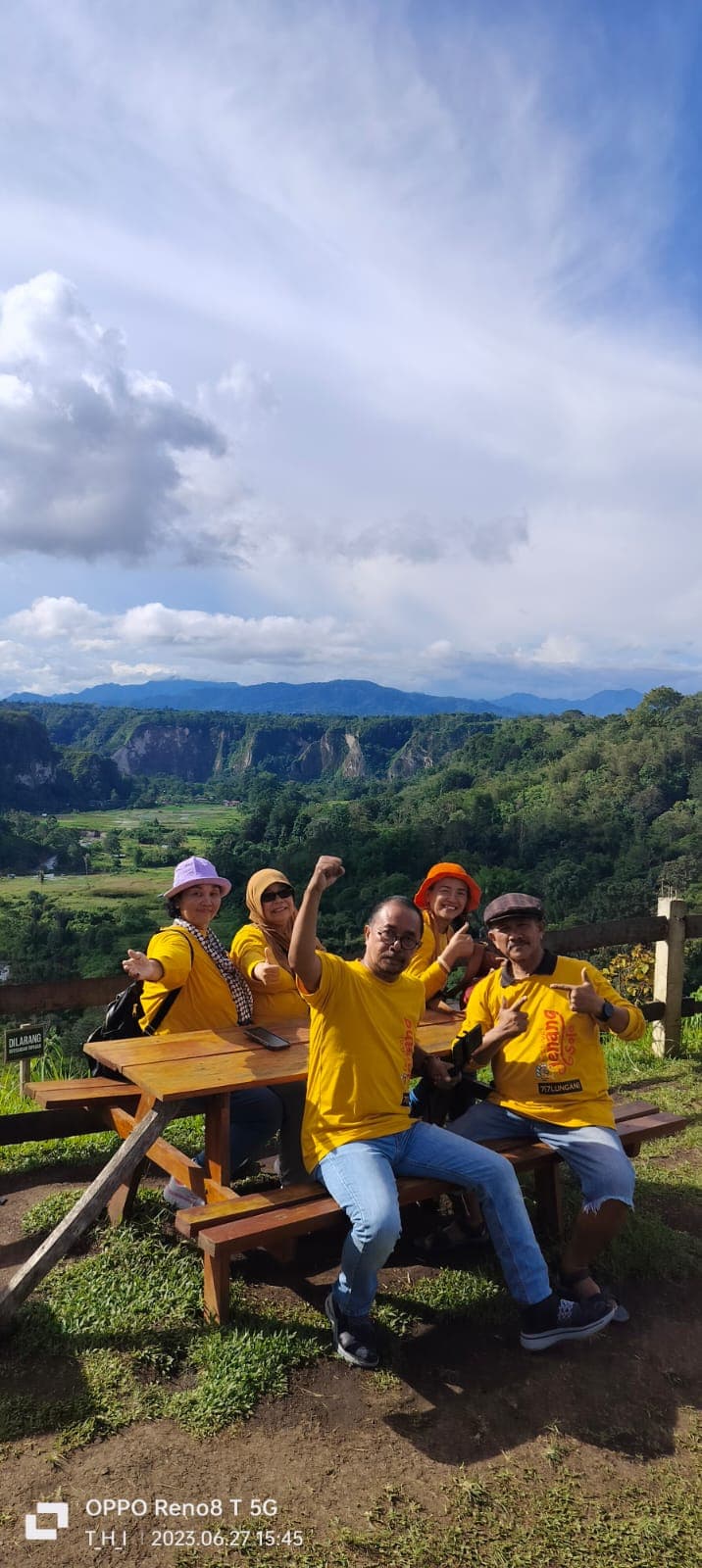 Galeri rental mobil Padang 12