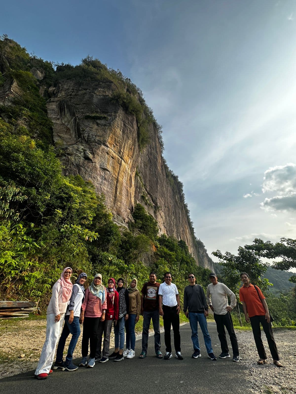Galeri rental mobil Padang 18