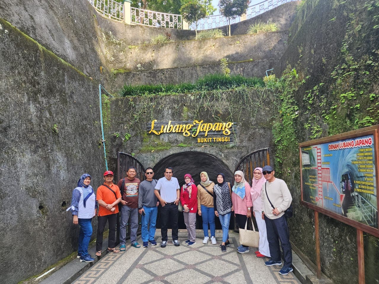 Galeri rental mobil Padang 20